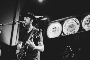 开云官方-美洲杯明星大爆发：精彩表演，万人瞩目！，美洲杯原名