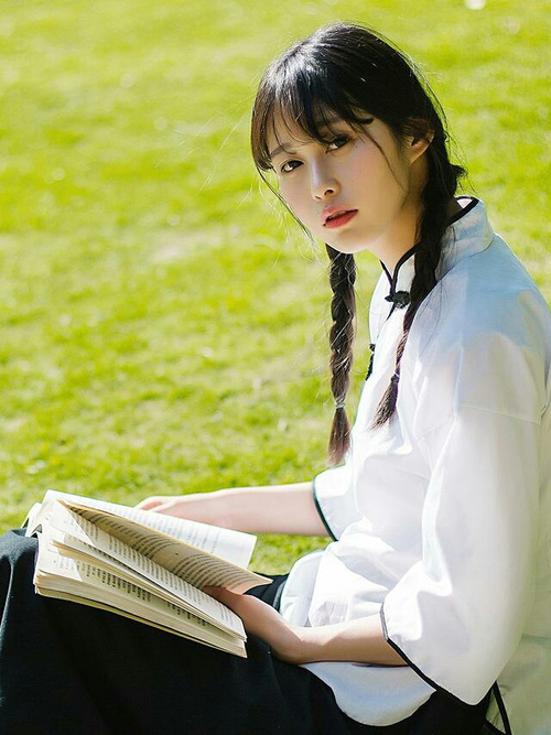 开云网页版-英超火热争冠：激烈拼搏演绎足球经典，英超足球视频