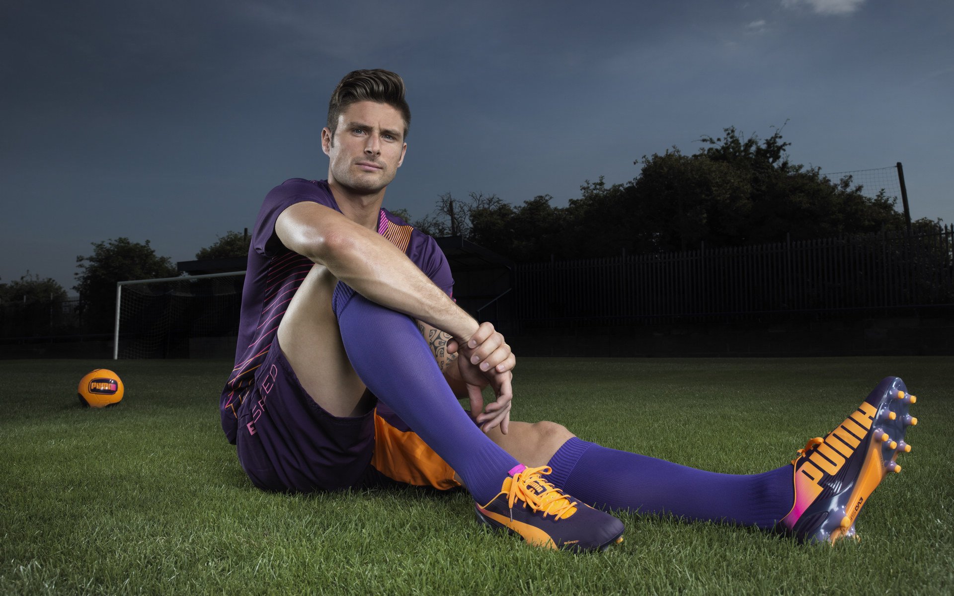 “球场花絮：明星私下趣味趣事大公开”，明星踢球