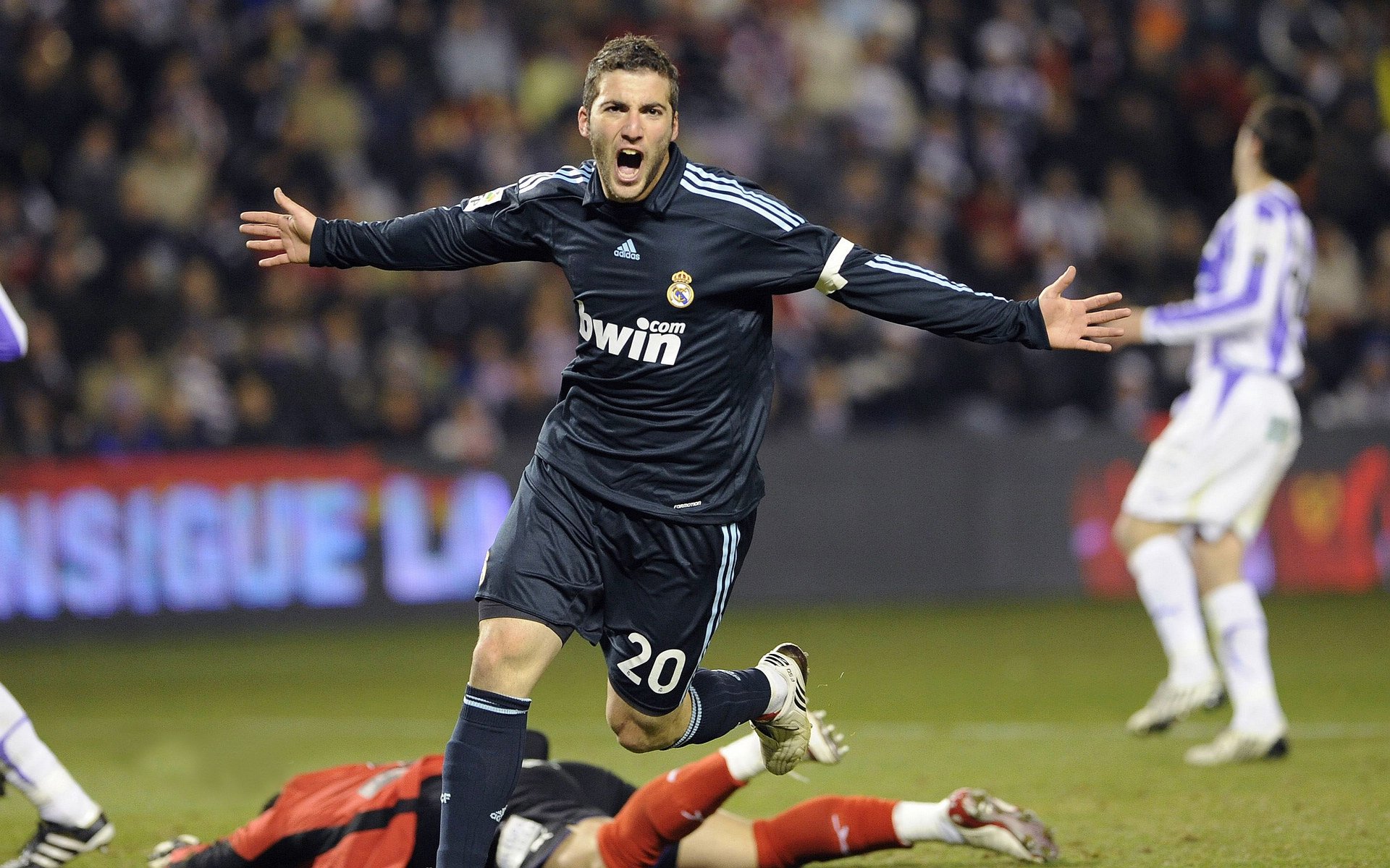 【传感器革新】让球飞行瞬间尽收眼底，科技让极限运动更危险也更安全！