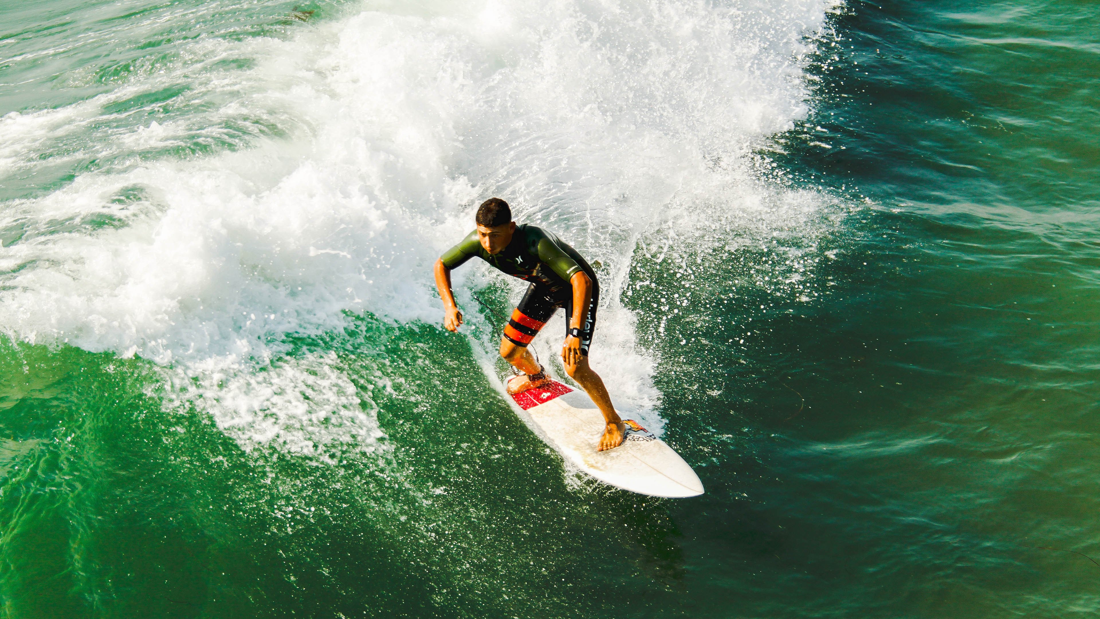 开云电竞平台-皇家马德里完胜巴塞罗那，领跑积分榜，皇家马德里vs巴塞罗那7比1